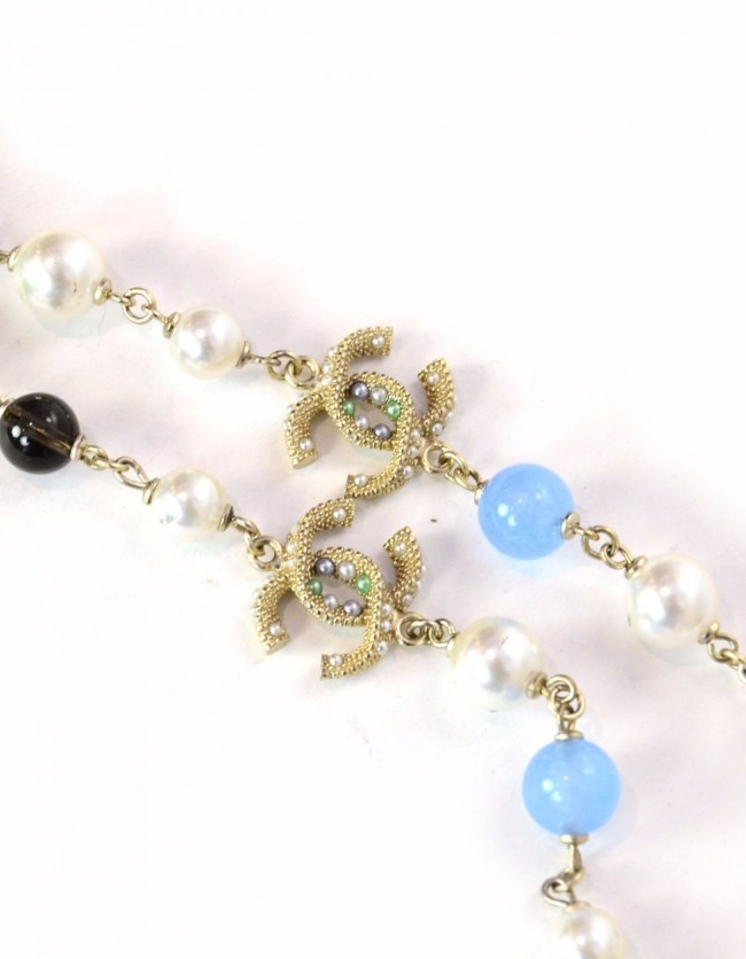 chanel bead & faux pearl cc necklace