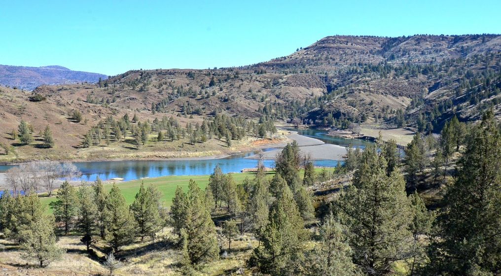 Circle W Ranch, Spray, Oregon for sale on Luxify