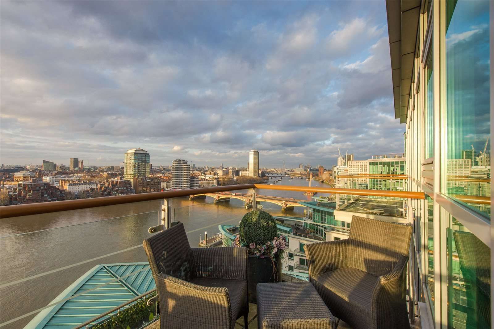 Kestrel House, St Wharf, Vauxhall, London, SW8 for sale on Luxify