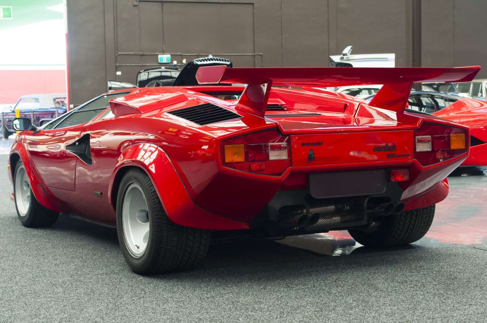 Lamborghini Countach 5000 QV С открытыми дверями