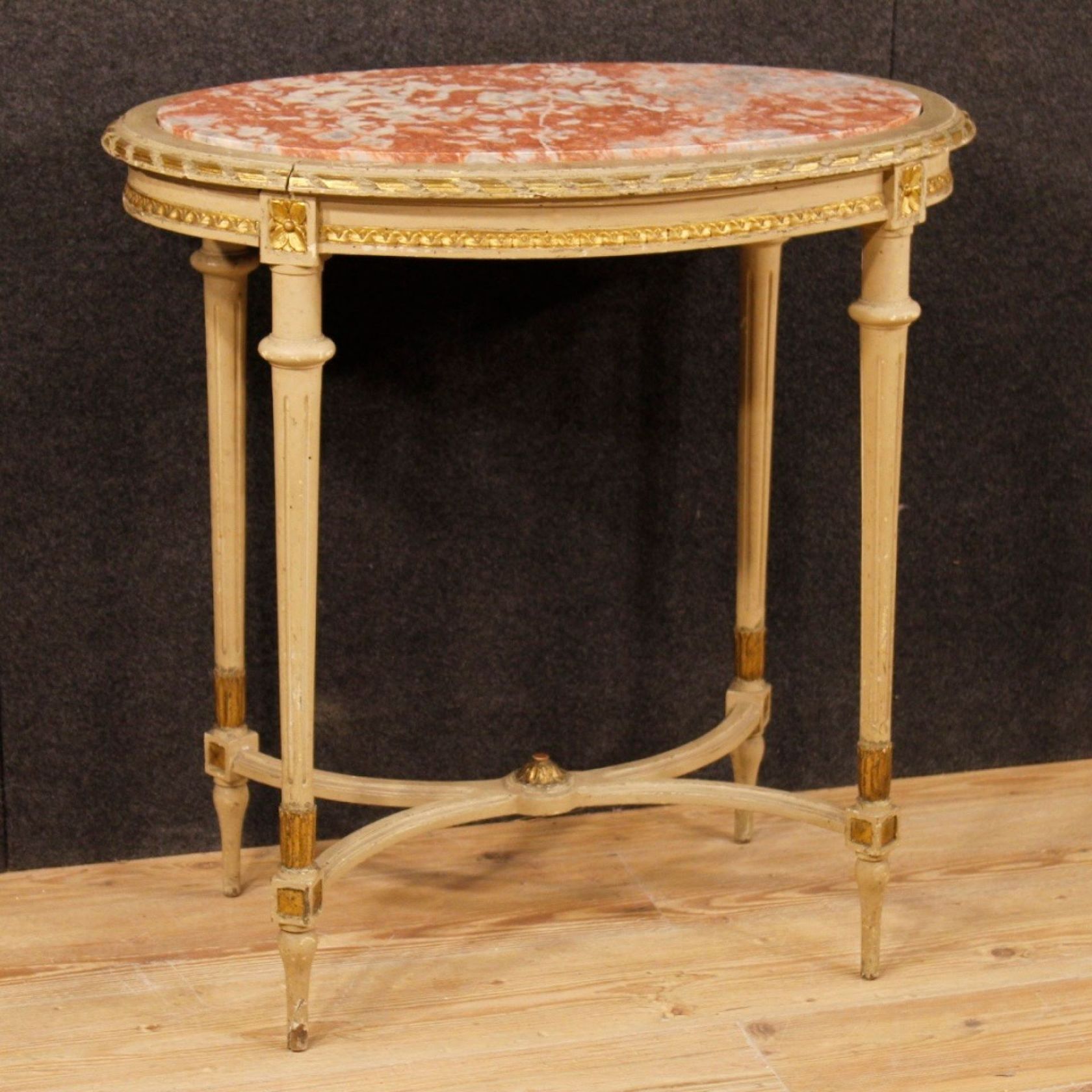 Italian Coffee Table In Lacquered And Gilt Wood With ...